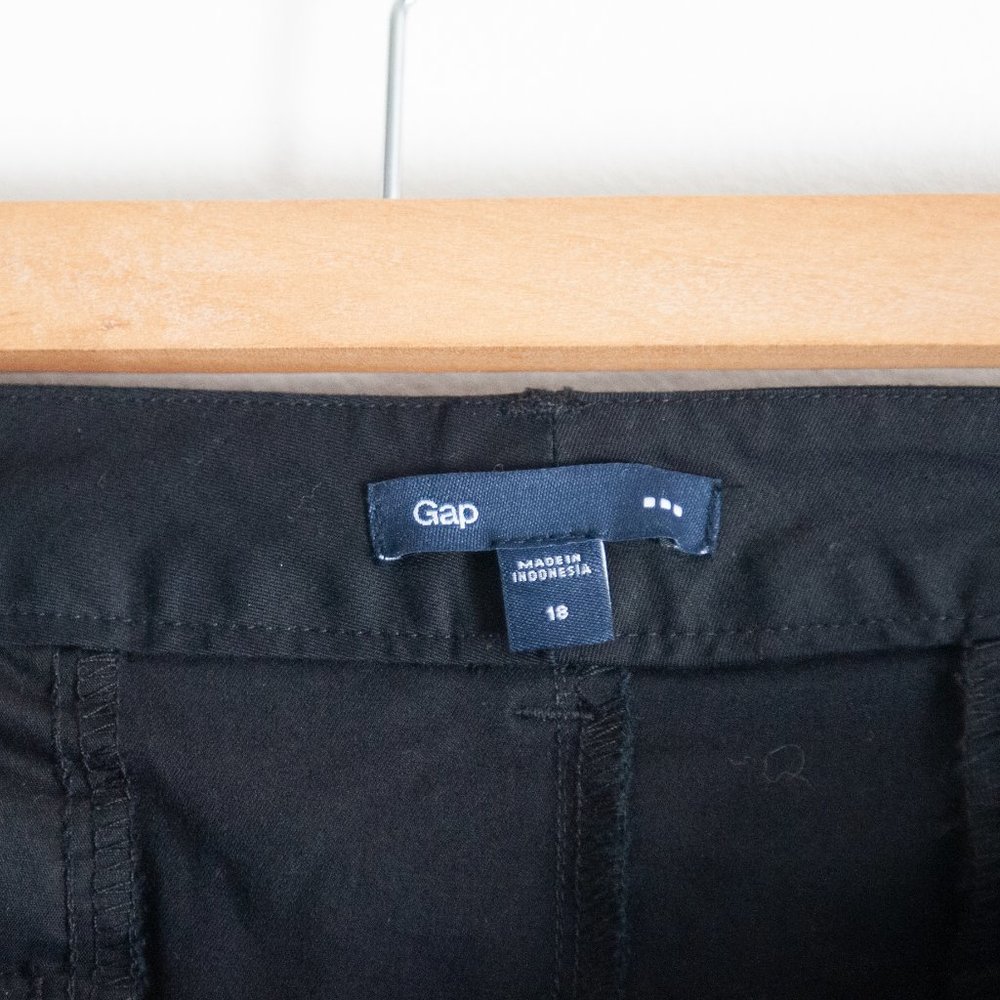 GAP | BLACK SHORTS - Picture 3 of 4